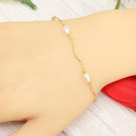 "Trendy Handmade Bracelet – A Thoughtful Gift for Girls & Women | UNVRC1104 - Picture 5 of 10